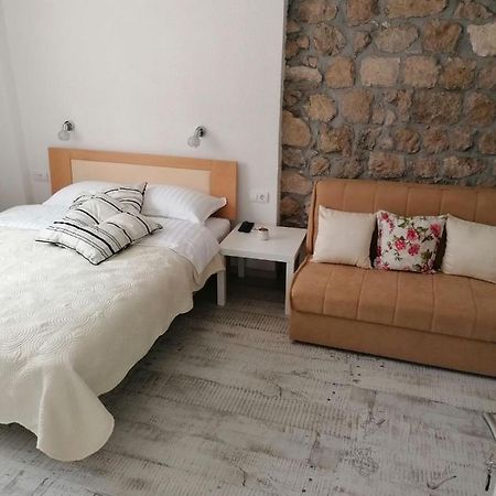 Vila Mira Требине Екстериор снимка