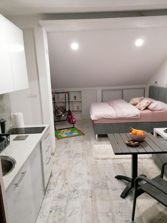 Vila Mira Требине Екстериор снимка