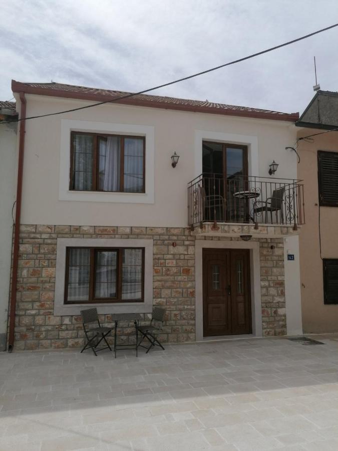 Vila Mira Требине Екстериор снимка
