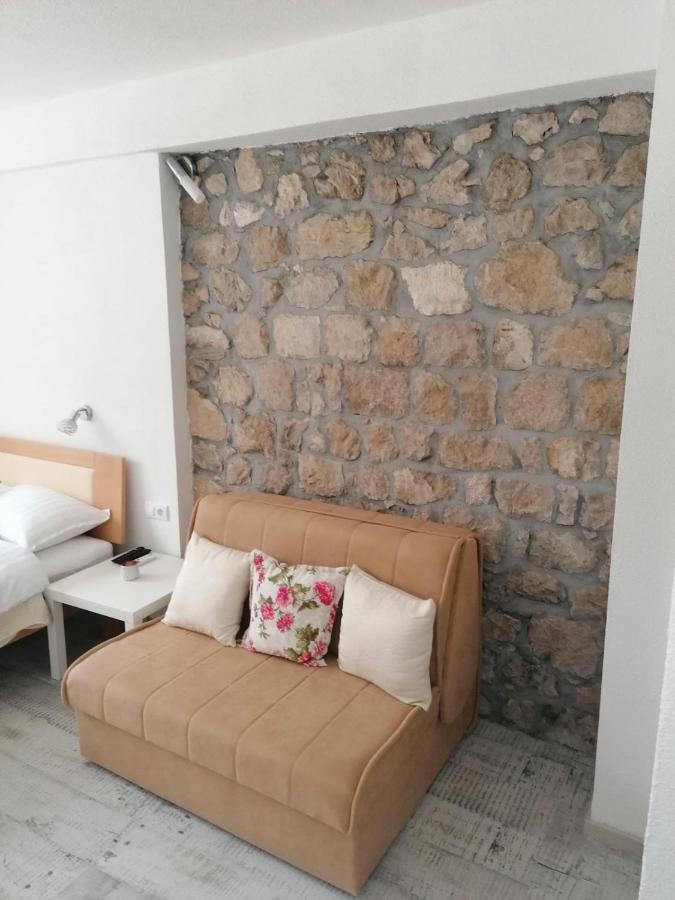 Vila Mira Требине Екстериор снимка