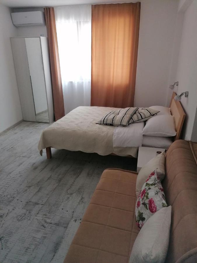 Vila Mira Требине Екстериор снимка