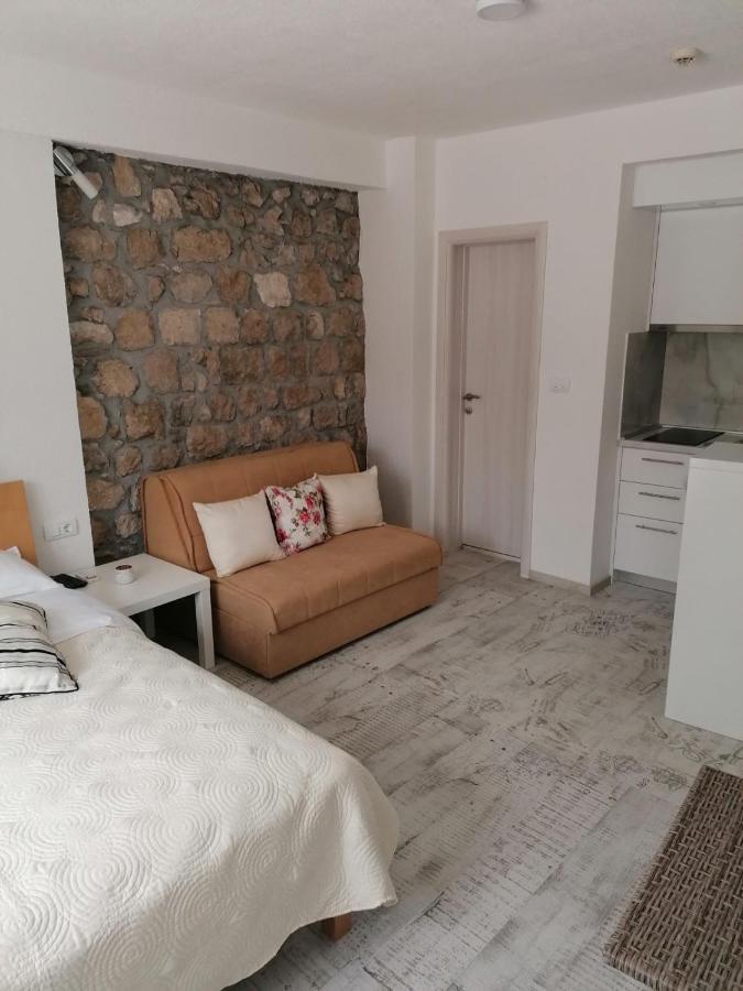 Vila Mira Требине Екстериор снимка