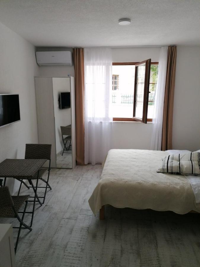 Vila Mira Требине Екстериор снимка