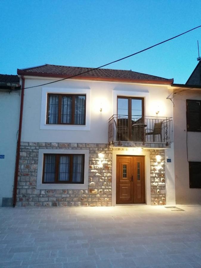 Vila Mira Требине Екстериор снимка