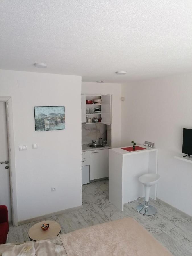 Vila Mira Требине Екстериор снимка